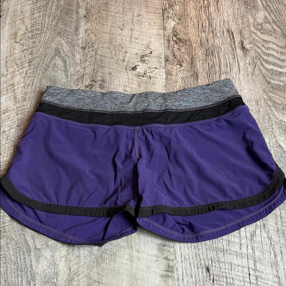 Lulu Groovy Run shorts